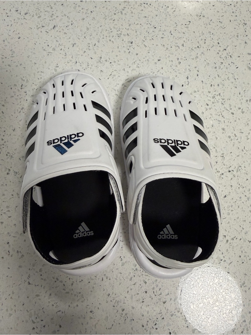 Adidas Water Sandals Little Kids Size 9 - Picture 2 of 8